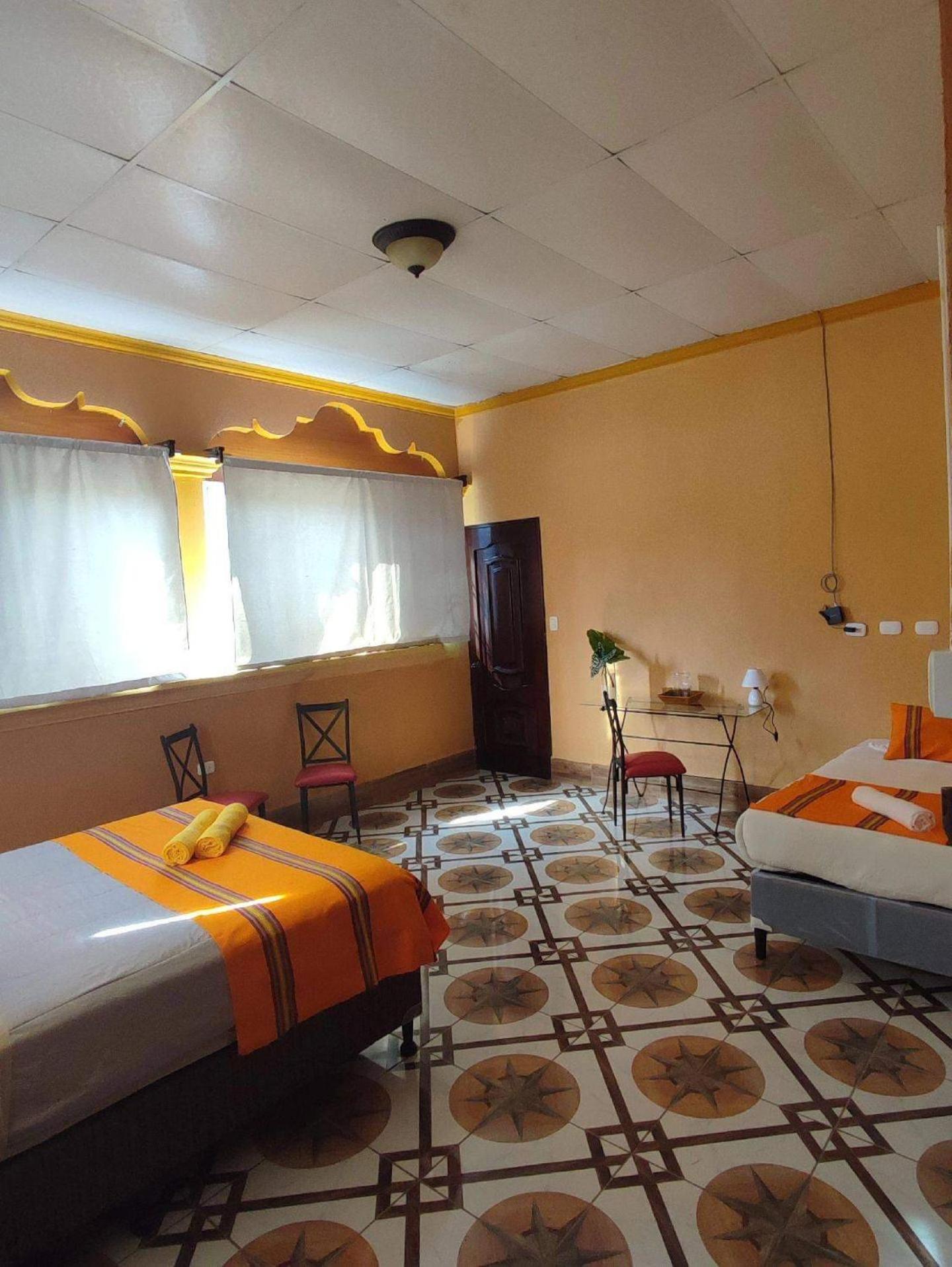 La Casa Colorada Hostel San Benito Екстериор снимка