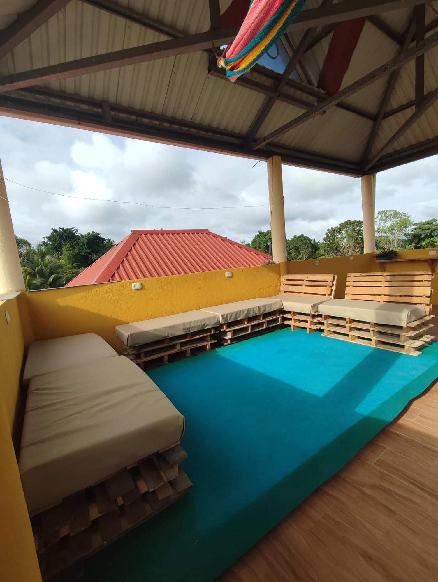 La Casa Colorada Hostel San Benito Екстериор снимка
