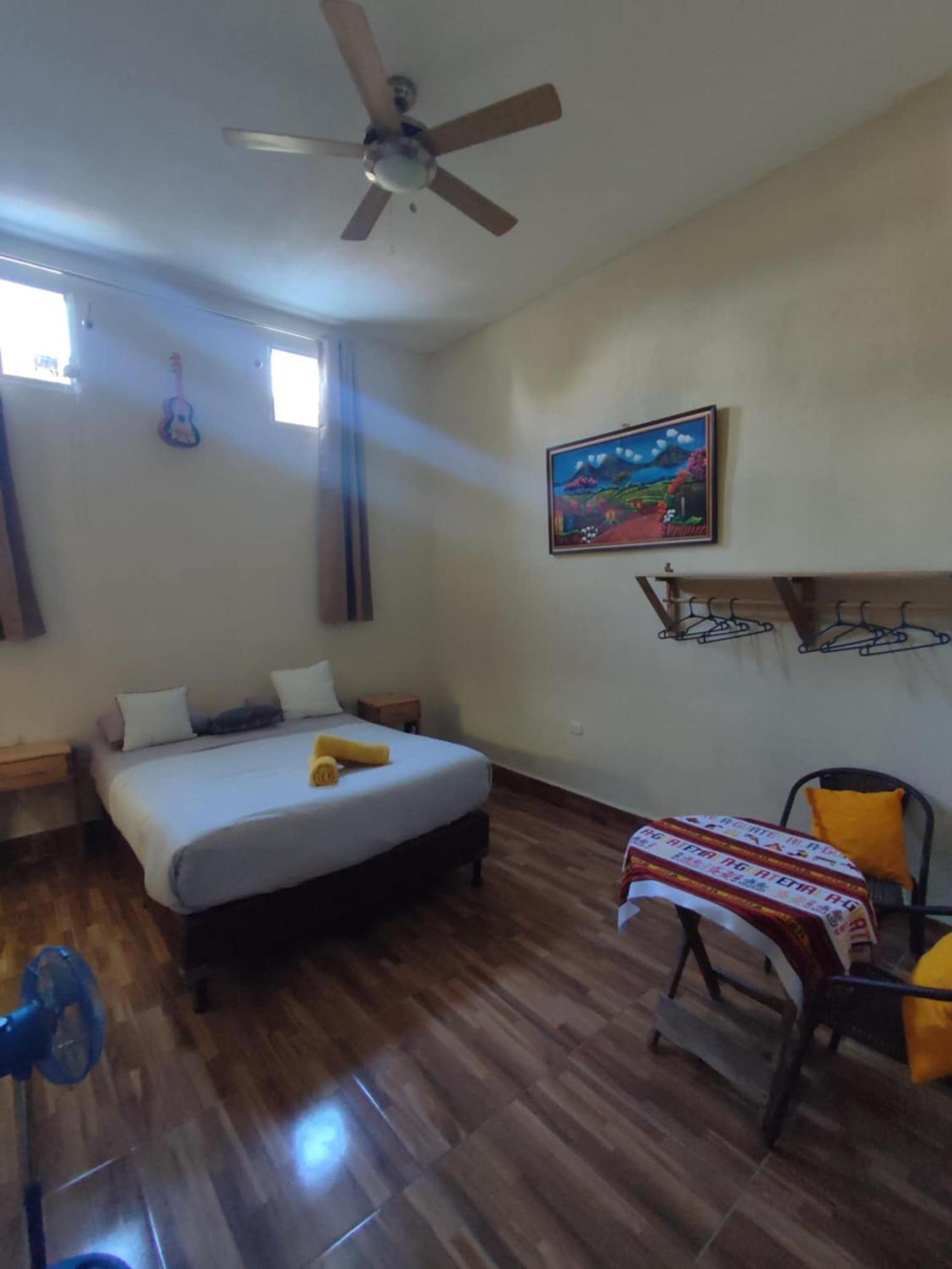 La Casa Colorada Hostel San Benito Екстериор снимка